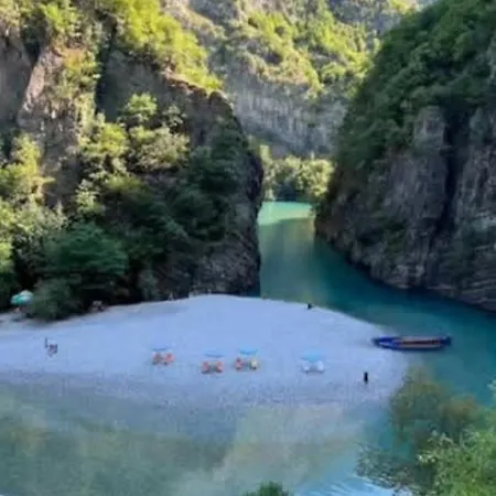 Lekbibaj View Vendégház *