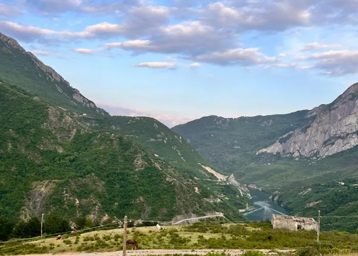 Lekbibaj View Pensión *